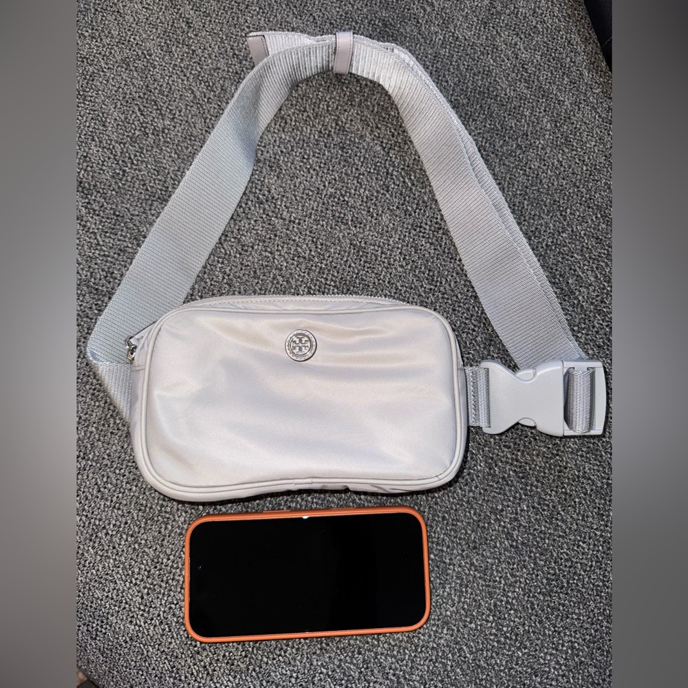 Tory Burch Virginia Belt Bag - Picture 4 of 14